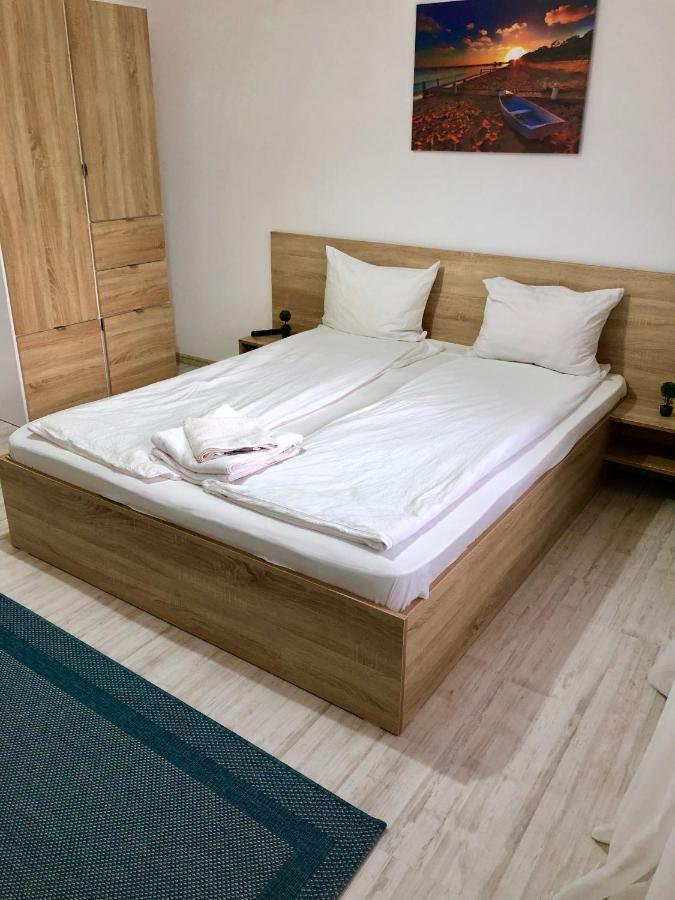 City Break Maya Apartment Oradea Buitenkant foto