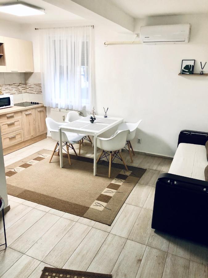 City Break Maya Apartment Oradea Buitenkant foto